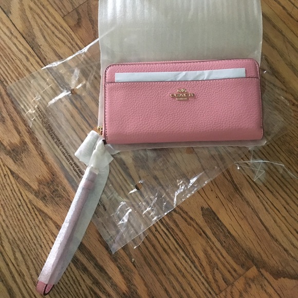 Brand new Lillie carryall and wallet in bubblegum - Picture 6 of 16